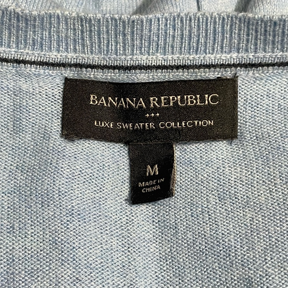 Banana Republic Light Blue Long Sleeve V-Neck Sweater, Luxe Collection, Size M - Picture 9 of 10